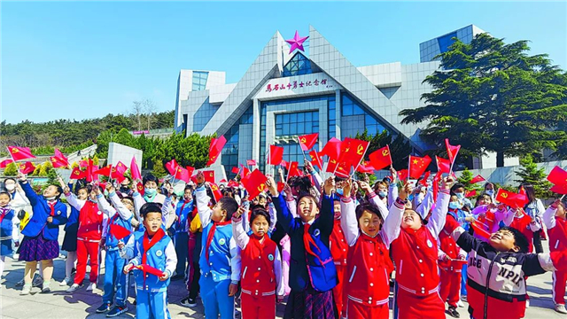 《中國國防報》聚焦馬石山：讓英雄旗幟飄揚在城市上空